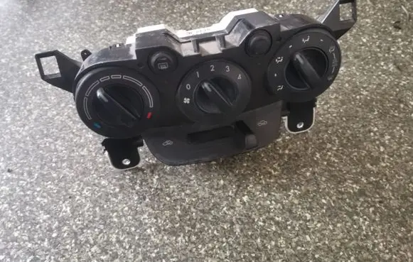 Mazda 2 Climate control unit