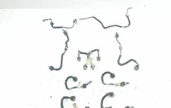 Fuel injector supply line/pipe