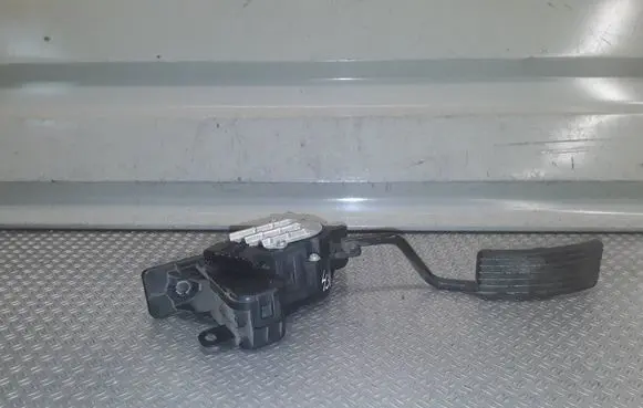 Mitsubishi Grandis Accelerator throttle pedal APM30005