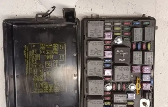 KIA Sorento Fuse module