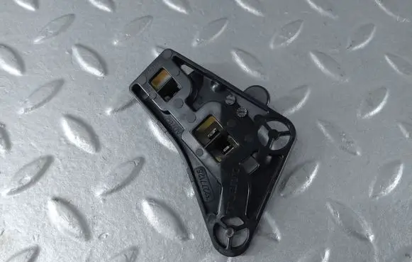 Volvo S60 Fender mounting bracket 32277126