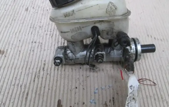 KIA Clarus Master brake cylinder