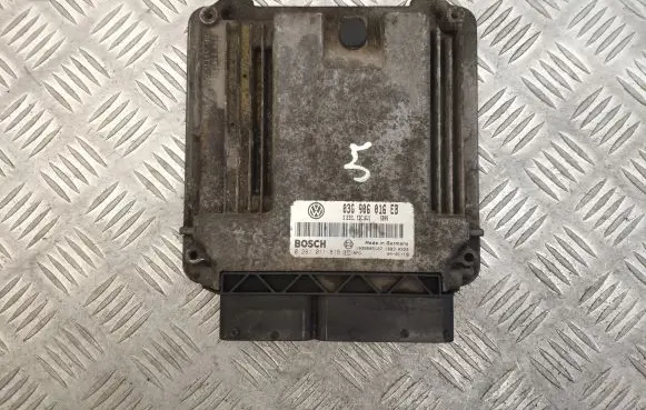 Volkswagen Golf V Engine control unit/module 03G906016EB