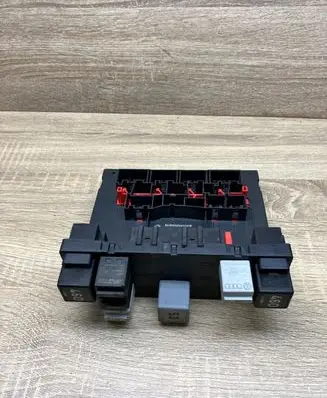 Volkswagen PASSAT B6 Fuse module 3C0937049AE F005V00631