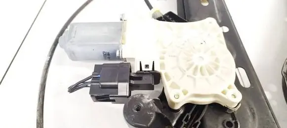 Land Rover Discovery Sport Front door window regulator motor C39790101