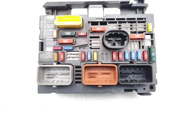 Peugeot RCZ Fuse module 9667044980