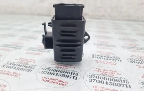 Volkswagen PASSAT B6 Seat heating relay 1K0959772