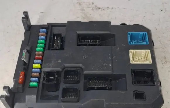 Citroen C3 Picasso Fuse module 9666952280 2011062 PRT0678001