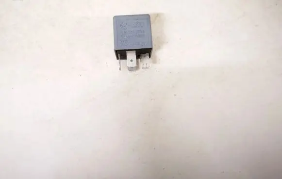 Audi A4 S4 B5 8D Other relay 8d0951253a v23134-b52-x301