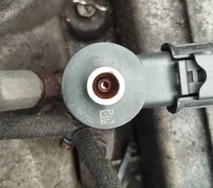 Hyundai i30 Fuel injector 0445110320