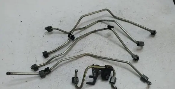 Fuel injector supply line/pipe
