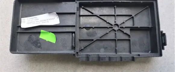 Volkswagen Bora Fuse box cover 1J0937550 1J0937555A