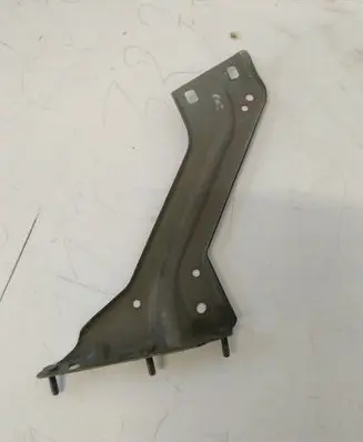 Audi Q5 SQ5 Fender mounting bracket 8R0821135