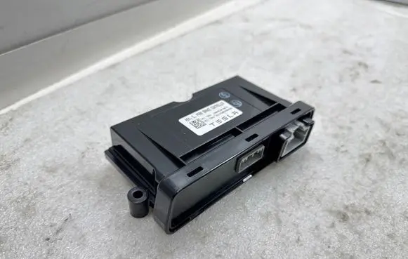 Tesla Model X Hand brake control module 100761800E 2117SB000043