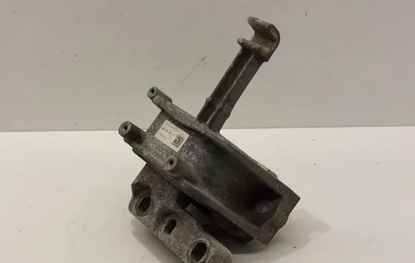 Engine mount bracket