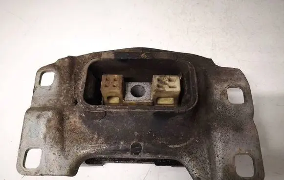 Engine mount bracket