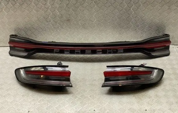 Porsche Macan (95B) Tailgate rear/tail lights 95B945208 95B945091L