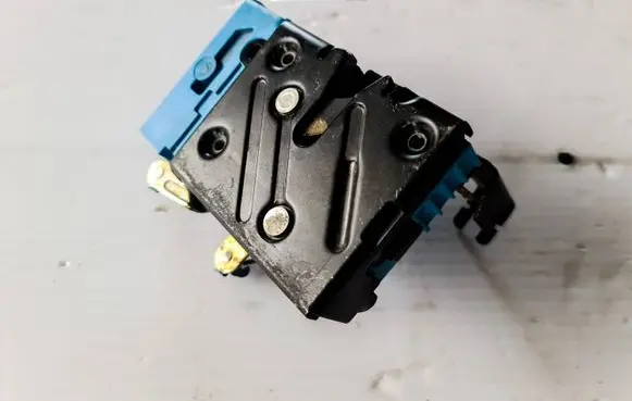 Volvo S80 Front door lock (next to the handle) 8650544