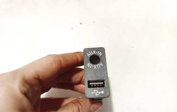 BMW 5 F10 F11 USB socket connector 8410923765301