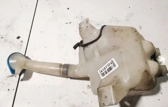 Windshield washer fluid reservoir/tank