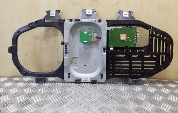 Mercedes-Benz ML W164 Aerial antenna amplifier A2518202275