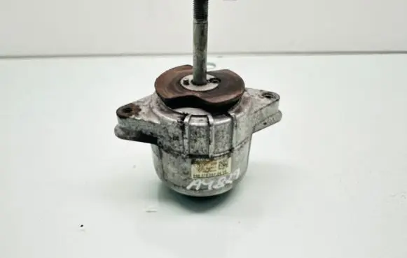 Engine mount bracket