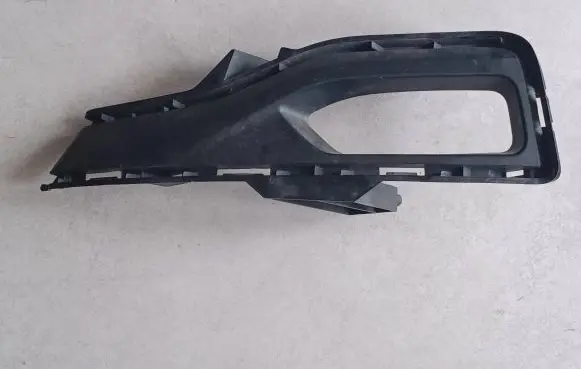 Nissan Leaf II (ZE1) Front fog light trim/grill 622575SK0B
