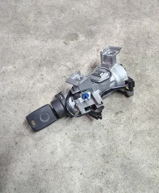 Volkswagen Touran I Ignition lock 1K0905851B