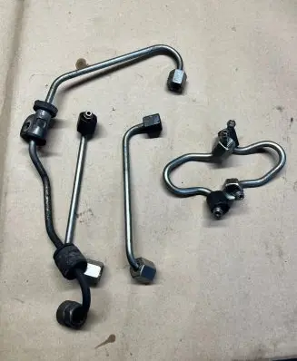 KIA Carens III Fuel injector supply line/pipe 