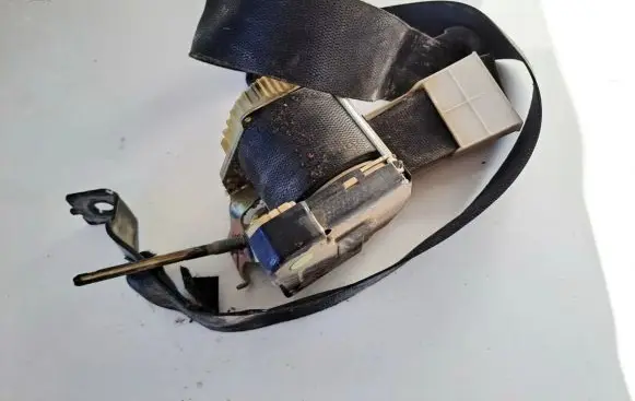 Opel Zafira A Front seatbelt 33014152