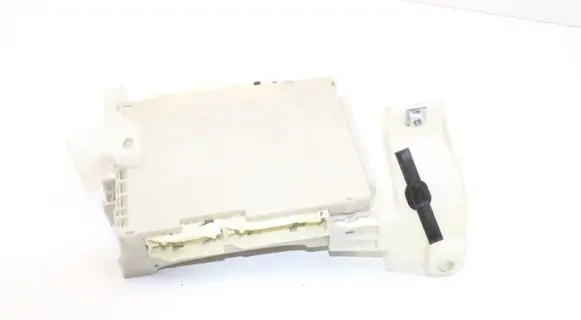 Toyota Auris E180 Fuse box set 8273012T81