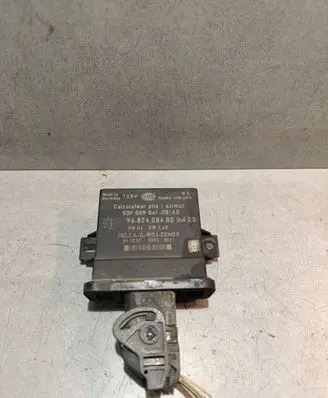 Citroen C4 I Picasso Light module LCM 9682408680 5DF00904120