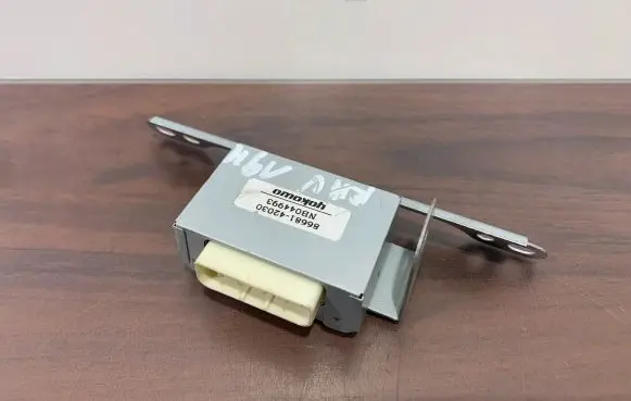 Toyota RAV 4 (XA50) Aerial antenna amplifier 8668142030 NB044993