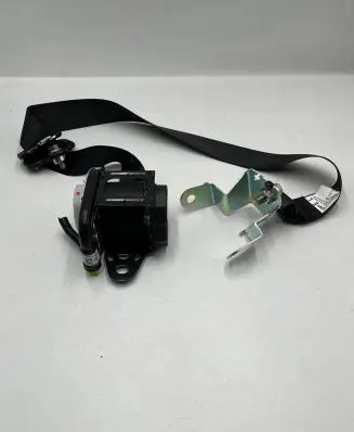 Nissan Leaf II (ZE1) Front seatbelt 638265101G