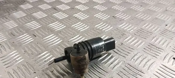 Volkswagen PASSAT B6 Windscreen/windshield washer pump 1K6955651