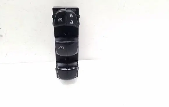 Nissan Qashqai Electric window control switch