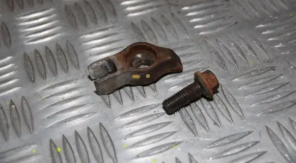 Volkswagen II LT Fuel Injector clamp holder 65300200