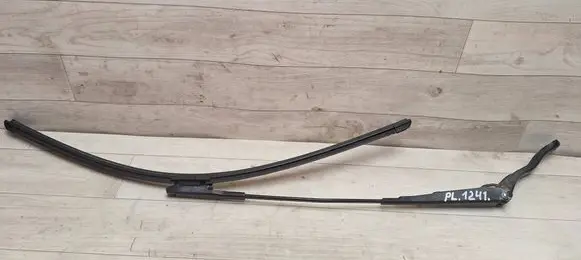 Opel Corsa D Front wiper blade arm 13284136