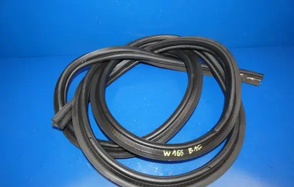 Mercedes-Benz ML AMG W166 Trunk rubber seal (body)