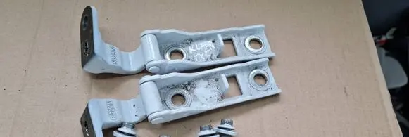 Tailgate/trunk/boot hinge