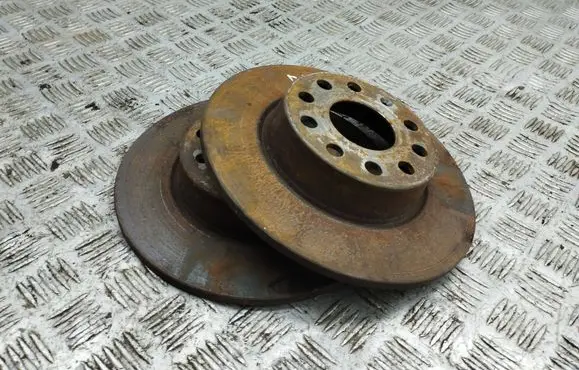 Volkswagen Golf VII Rear brake disc