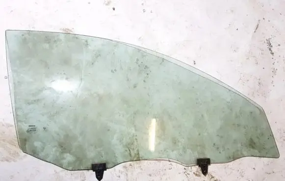 Nissan Primera Front door window glass four-door