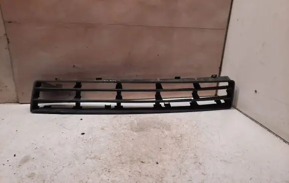 Volkswagen Golf IV Front bumper lower grill 1J0853677D