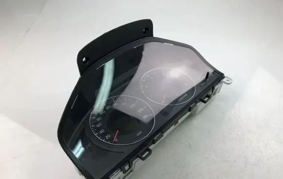 Volvo V70 Speedometer (instrument cluster) 31270899AA