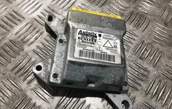 Renault Laguna II Airbag control unit/module 8200325696 216190878