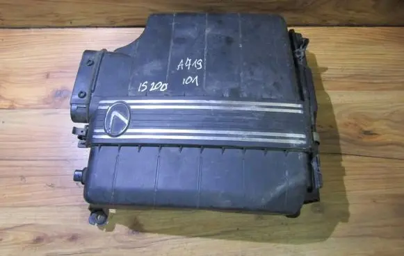 Lexus IS 200-300 Engine cover (trim)