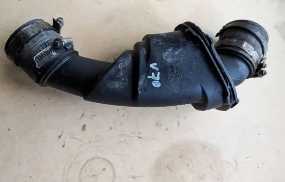 Volvo V70 Intake resonator 30778734 30778733