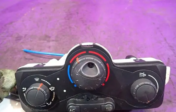 Renault Clio III Climate control unit 