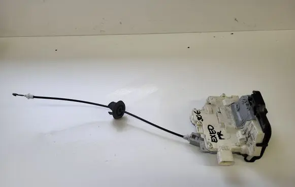 Seat Exeo (3R) Front door lock