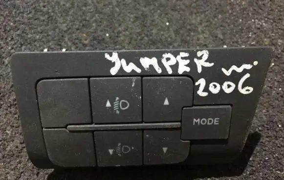 Fog light switch